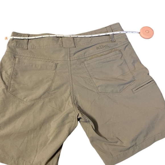 Kuhl 32” khaki shorts nylon-poly blend - Picture 3 of 5
